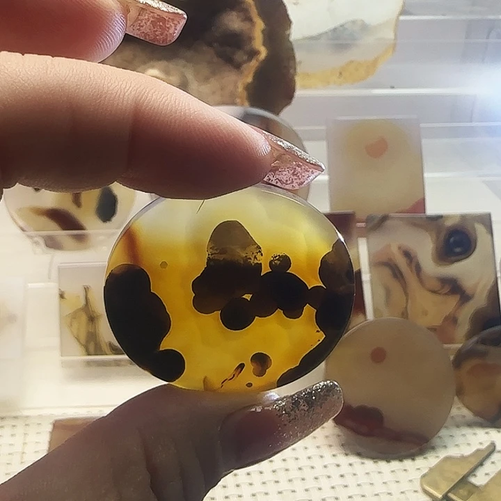 玛瑙/玉髓未镶嵌珠宝奇石