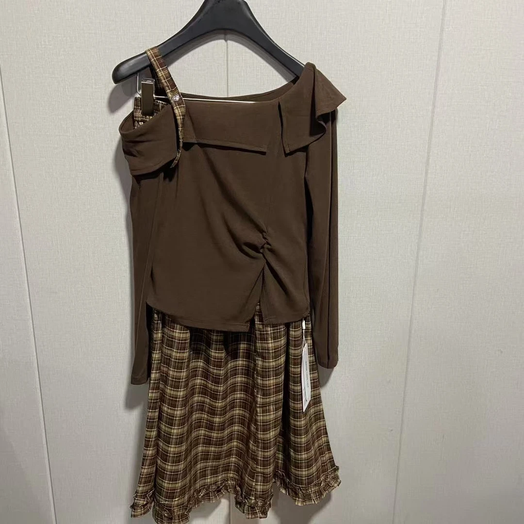 928/213-1/1100 法式复古露肩长袖t恤女高腰格子半身裙两件套装
