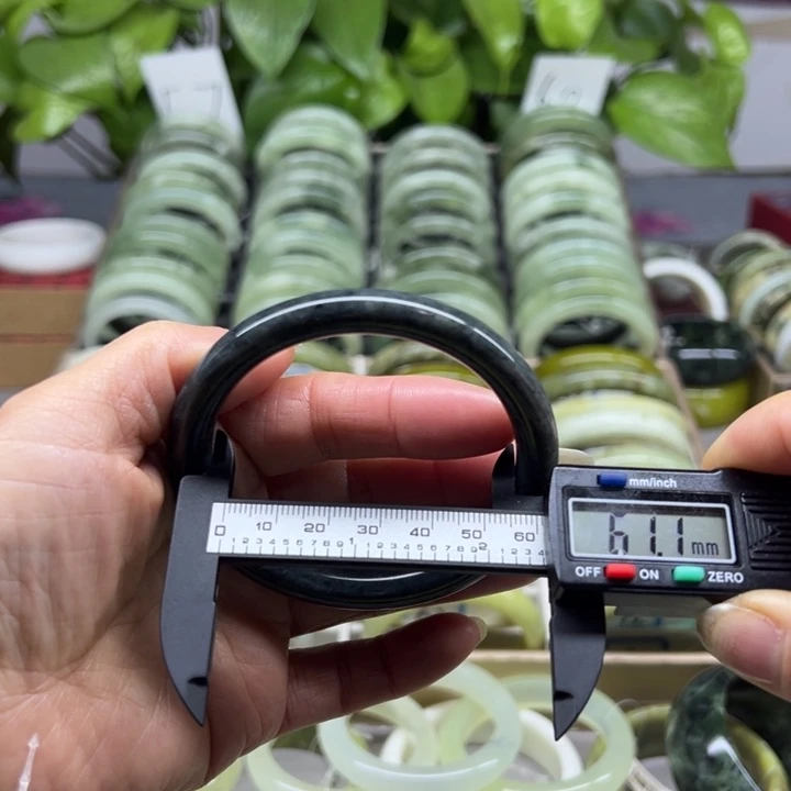 蛇纹石玉未镶嵌手镯65