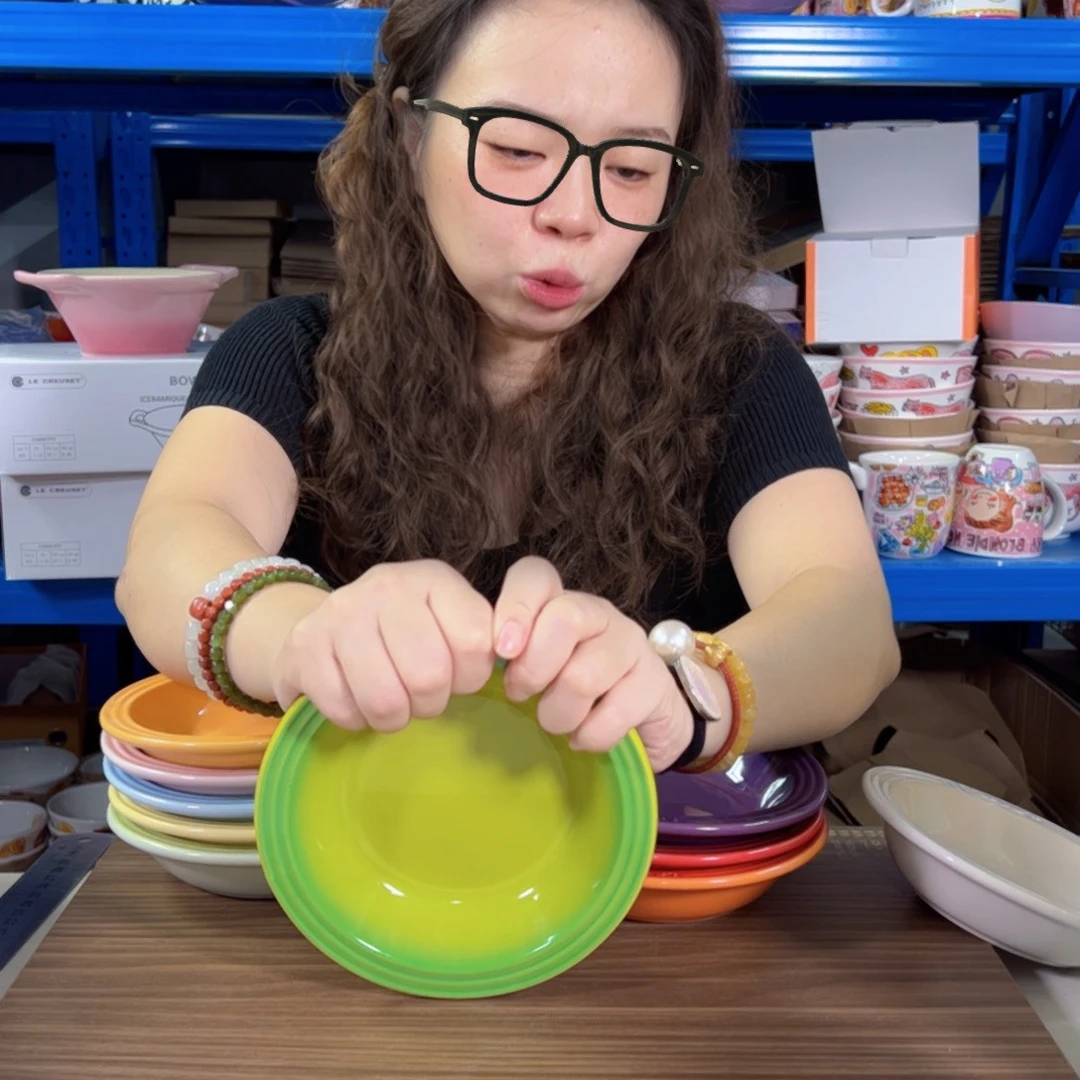 陶瓷绿色的小草帽