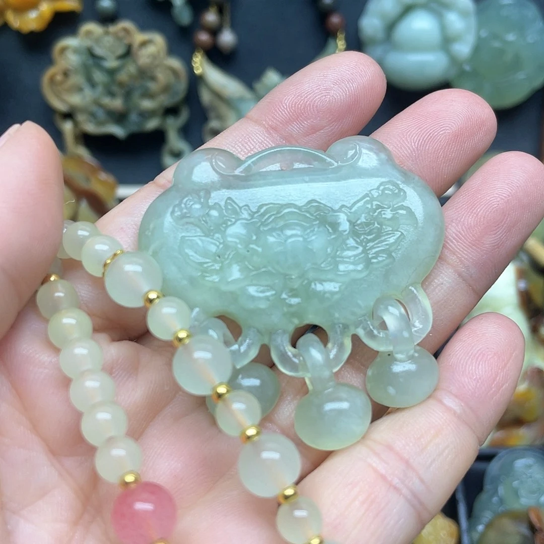 未镶嵌蛇纹石玉颈饰