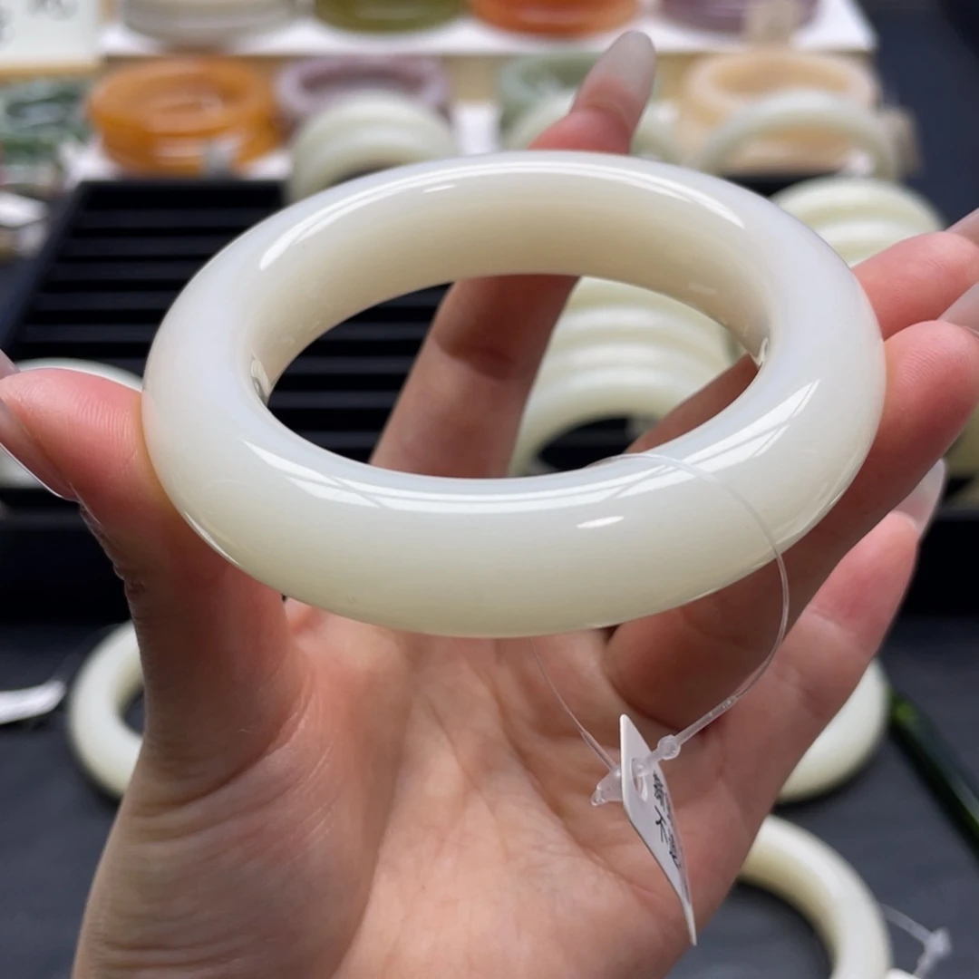 未镶嵌手镯石英岩玉?***吖