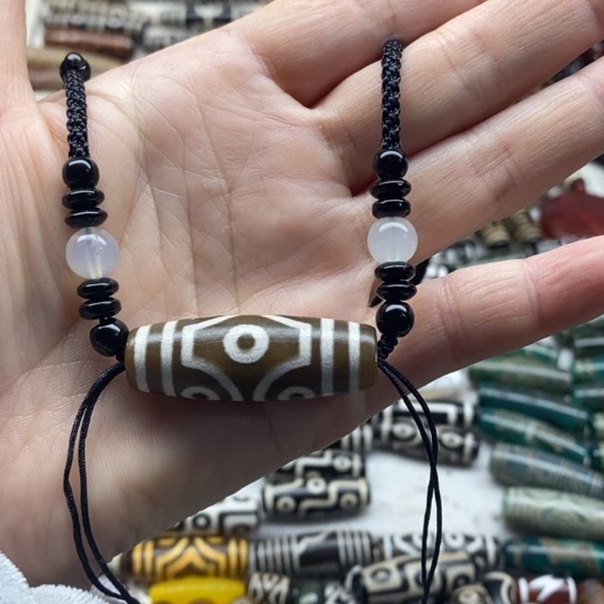 女***步玛瑙/玉髓未镶嵌颈饰