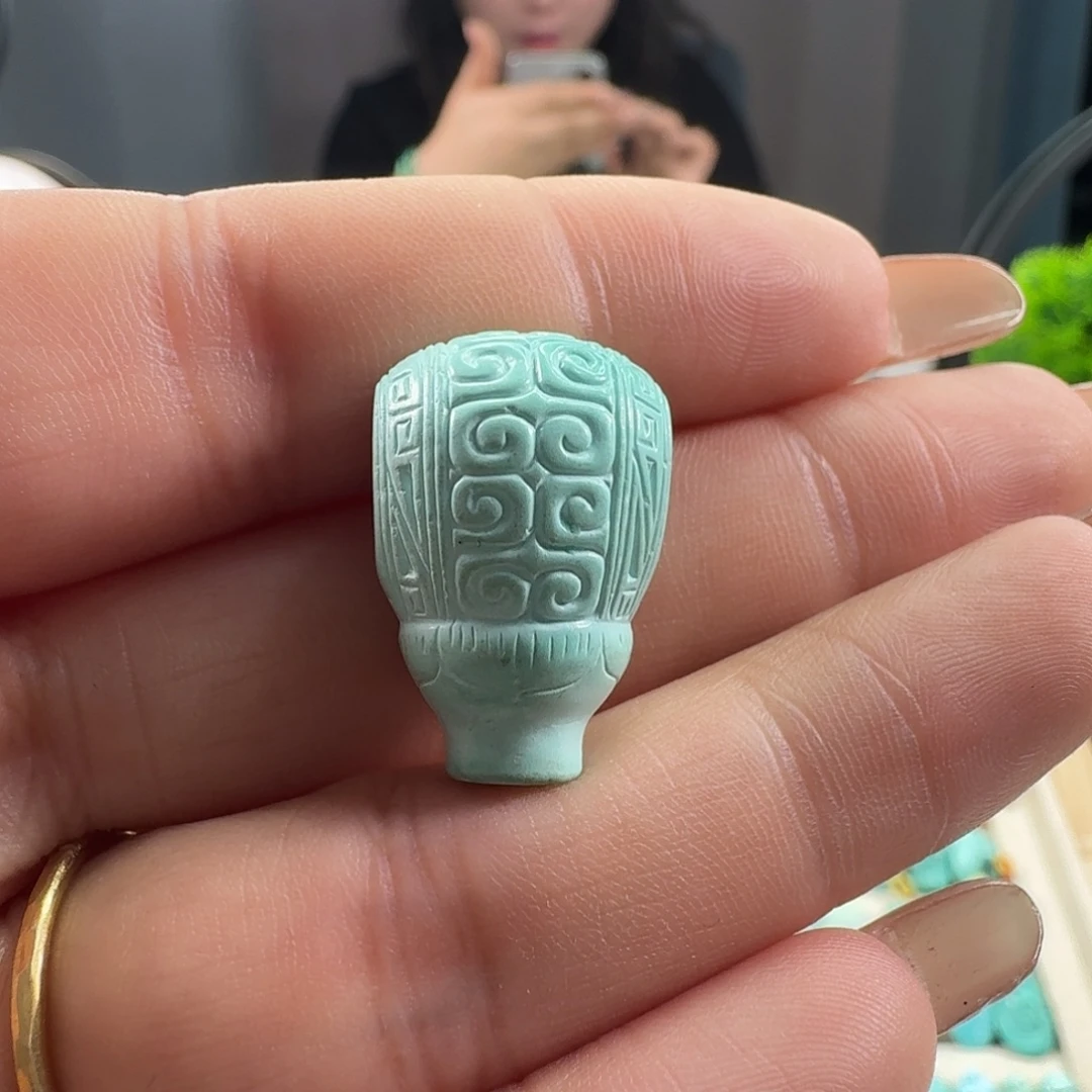 绿松石未镶嵌颈饰