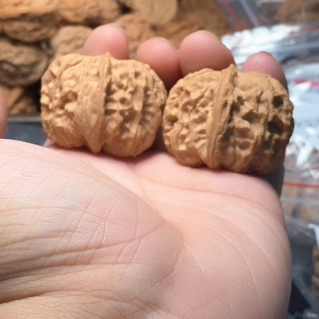 文玩核桃蜡块狮子43-265
