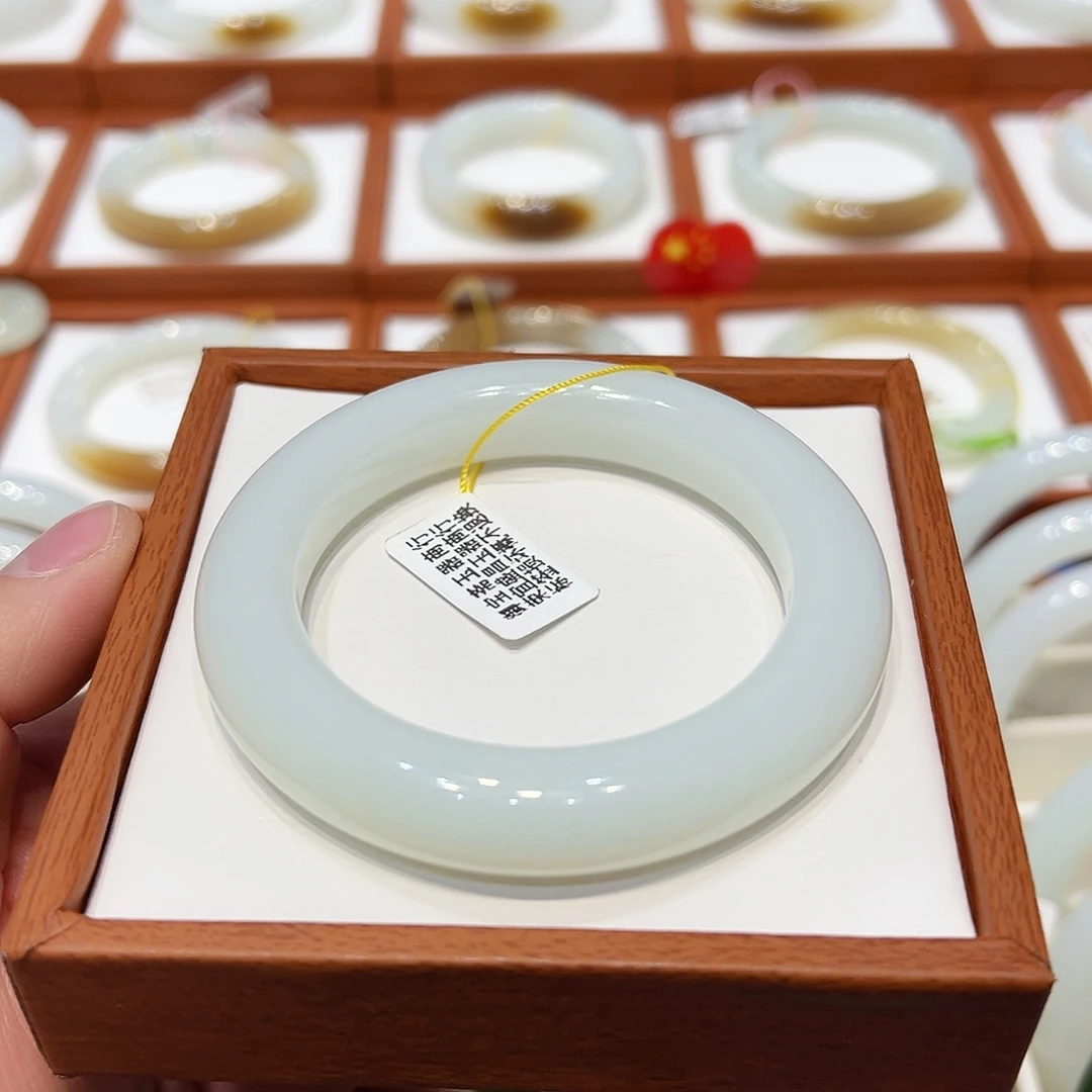 和田玉手镯未镶嵌羊脂白玉