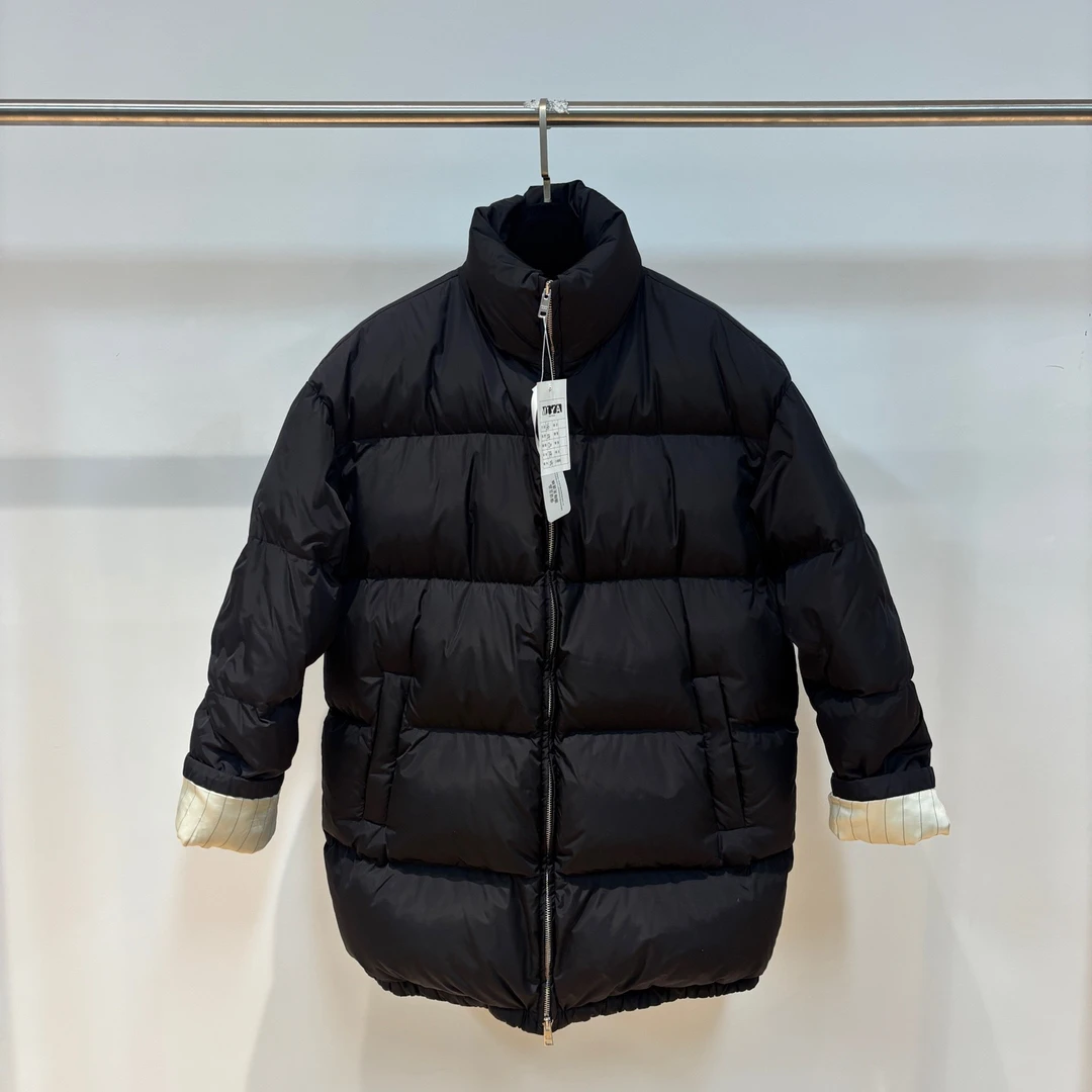 99新 Prada/普拉达  黑色翻袖羽绒服 36码 04537