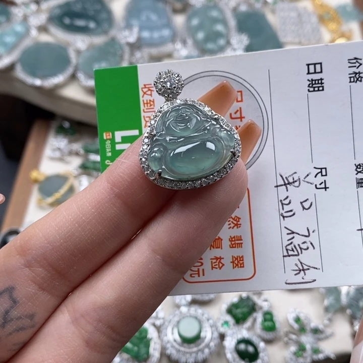 翡翠颈饰未镶嵌翡翠