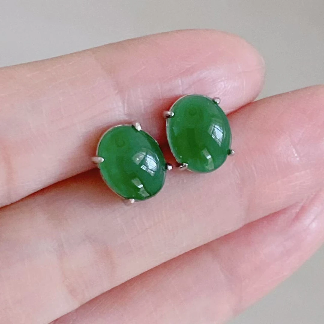 高冰种阳绿蛋面翡翠耳钉简约气质百搭设计S925银镶裸石10.3×8.3mm