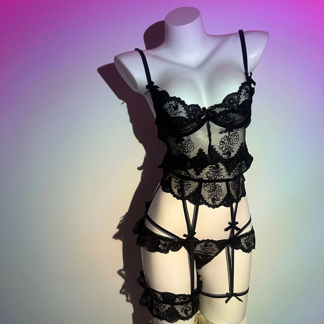 【有点东西呀】蕾丝吊带连体钢托文胸内衣内搭套装1810