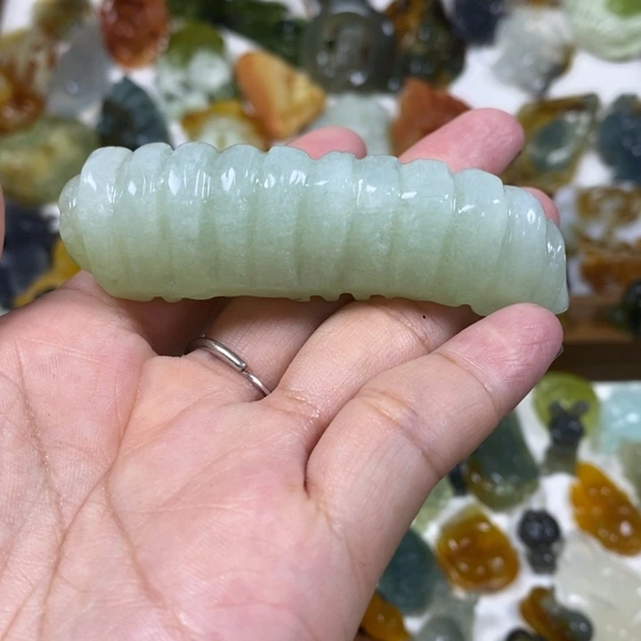 未镶嵌蛇纹石玉吊坠