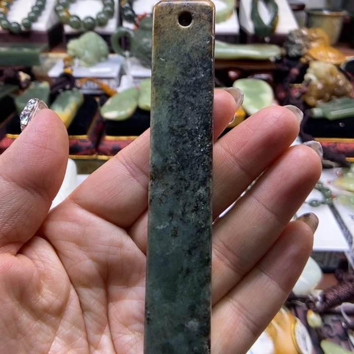 未镶嵌岫岩河磨玉（透闪石质玉）把件