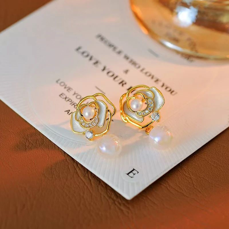 铜合金耳饰 d231---山茶花耳钉设计感小众耳坠高级轻奢耳环