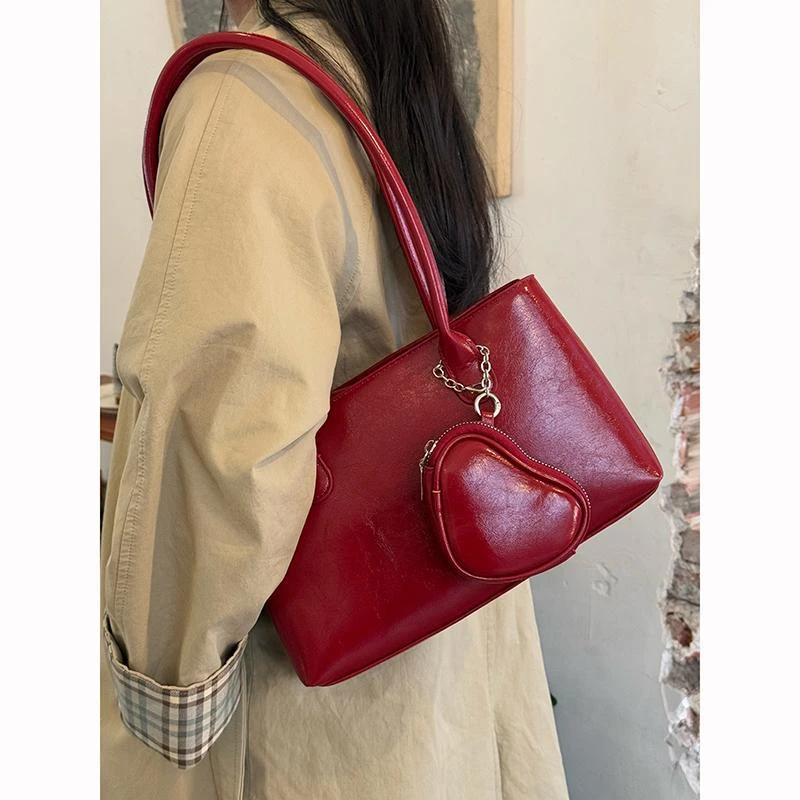 新年红色波士顿包包女2025新款大容量爱心耳机包高级感单肩腋下包