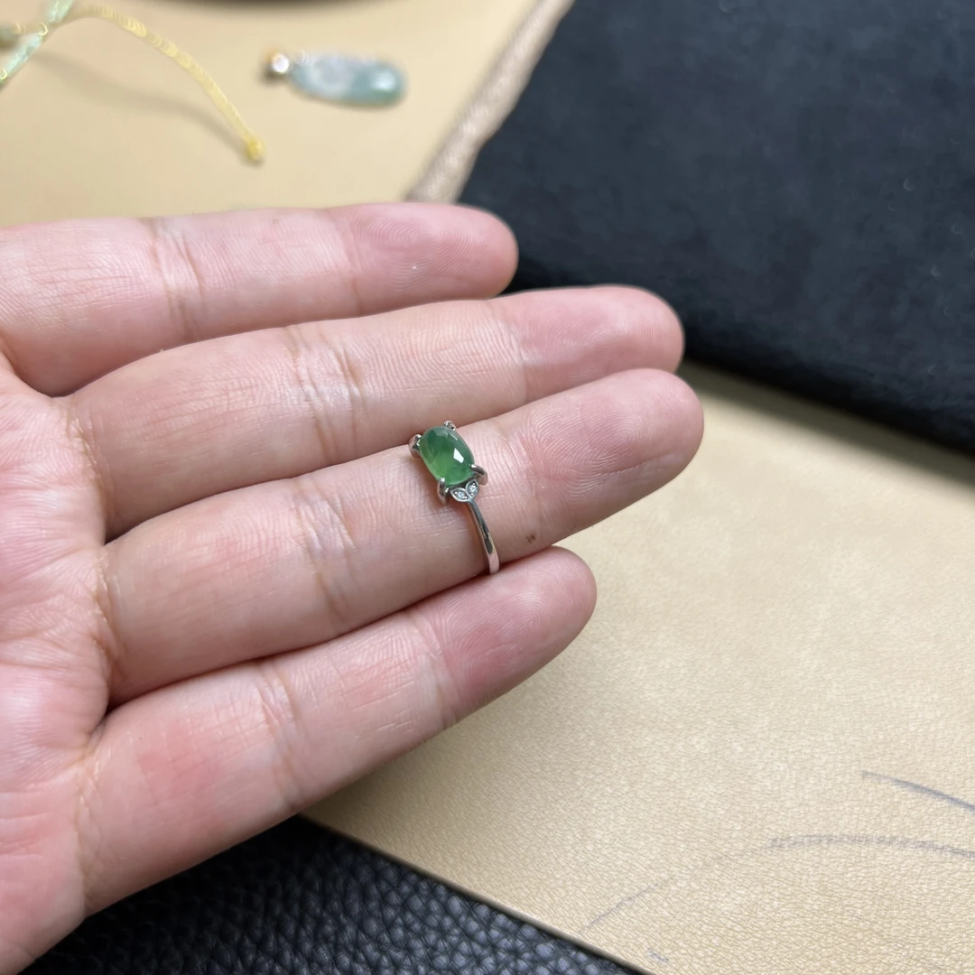 翡翠蛋面戒指高冰种满翠绿光感好饱满平安圆满好运女士高贵