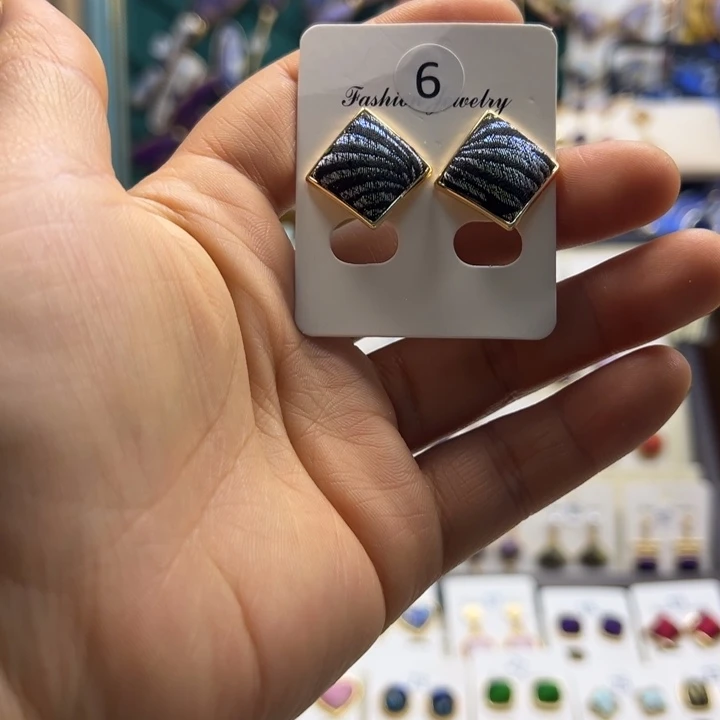 布艺合金拱方耳饰