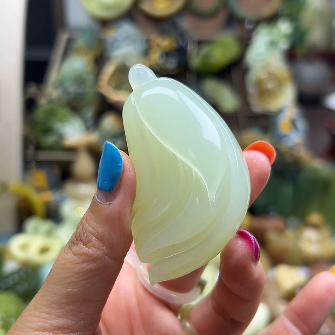 岫玉未镶嵌颈饰岫玉玉兰花胖乎