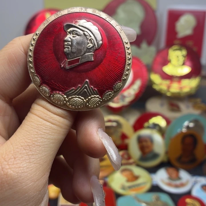 楚***者爷爷像章一枚品相如图