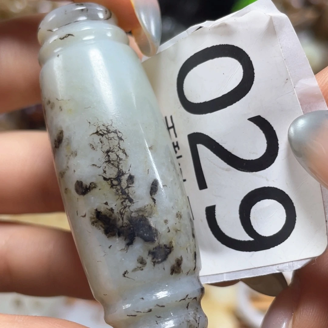 荷***谭和田玉未镶嵌颈饰