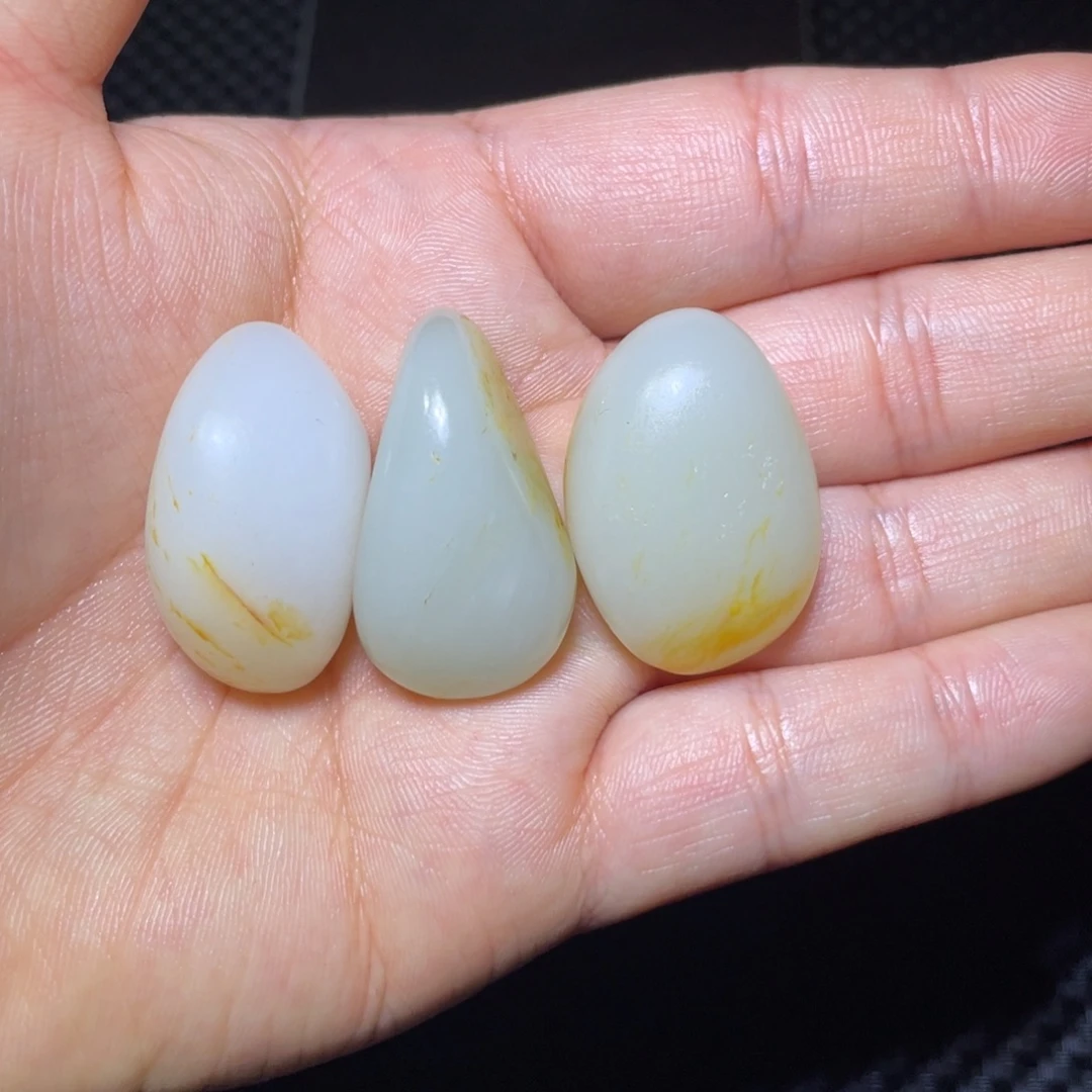 邹***洋和田玉（糖玉）未镶嵌颈饰