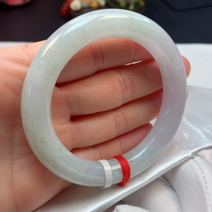 翡翠手镯未镶嵌呜*啊56圈