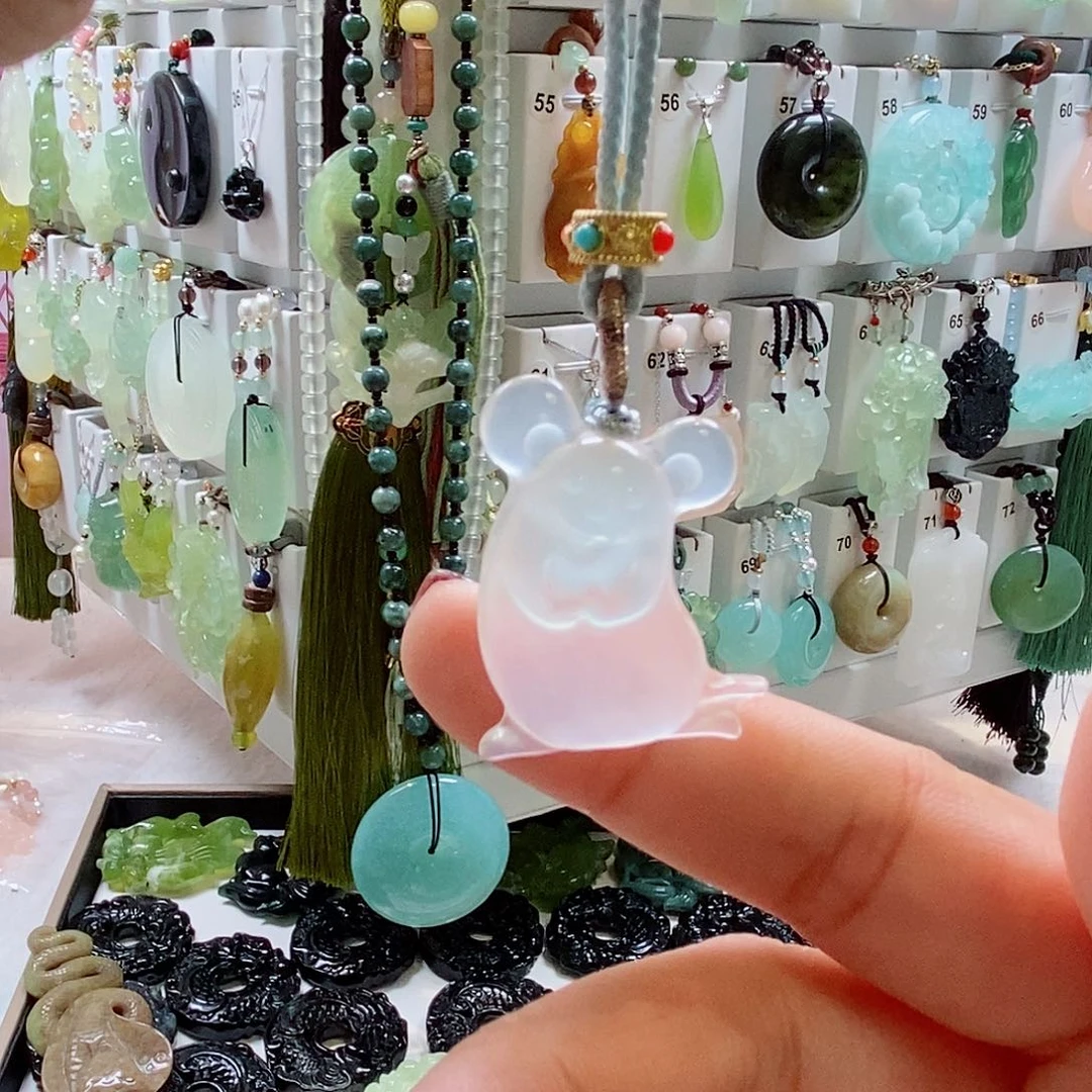 未镶嵌蛇纹石玉颈饰