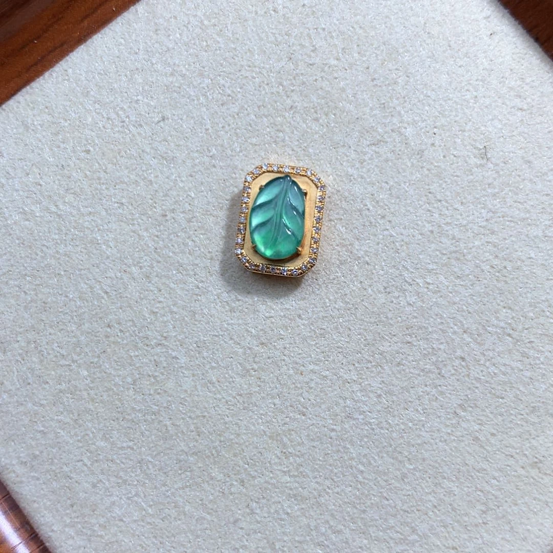 翡翠18K金镶嵌项链叶子