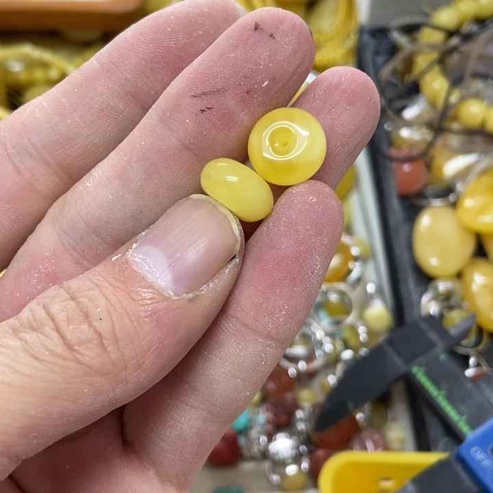未镶嵌蜜蜡裸石多样性发货其一