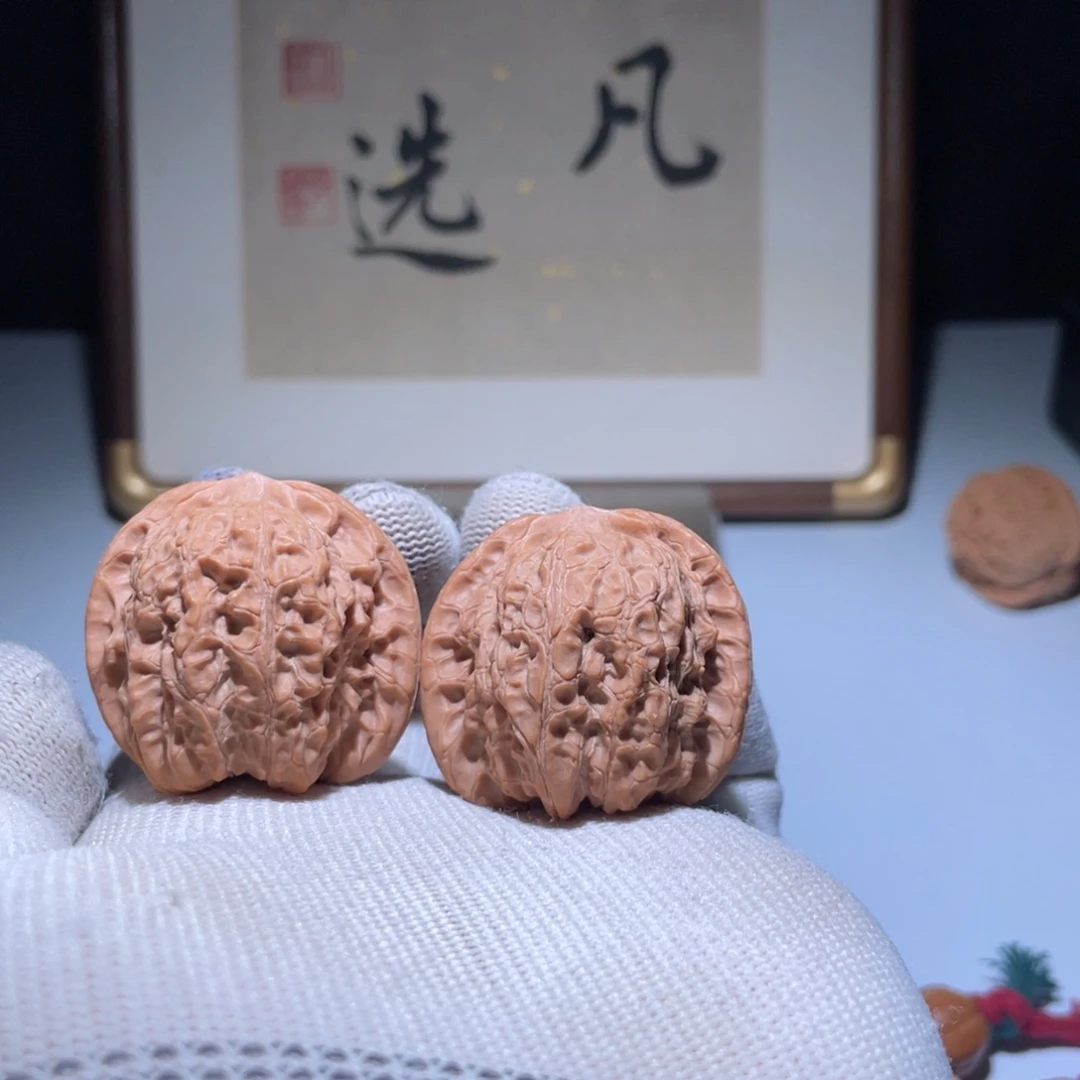 文玩核桃吊坠血麒麟