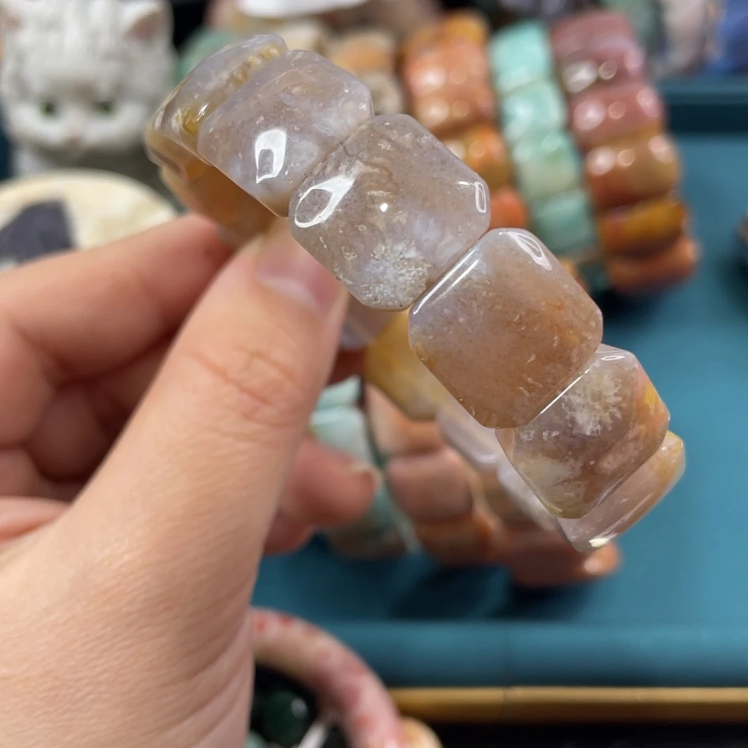 未镶嵌手镯硅化玉