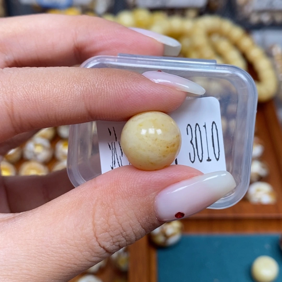蜜蜡未镶嵌珠宝奇石3010