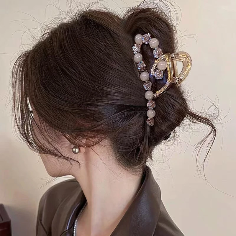 2025新款轻奢珠珠花朵爱心抓夹大号后脑勺盘发鲨鱼夹气质高端发夹