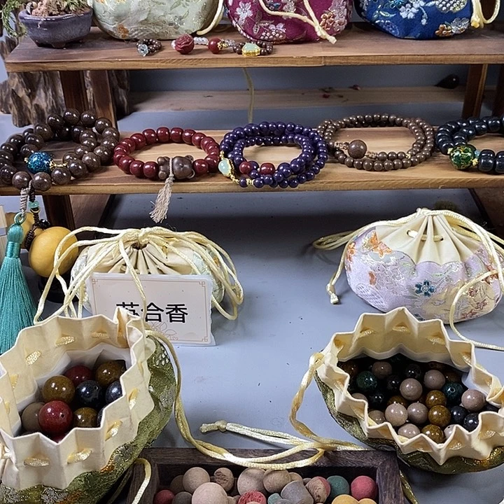 泥塑十**勒瑕疵白龙涎0.8香包