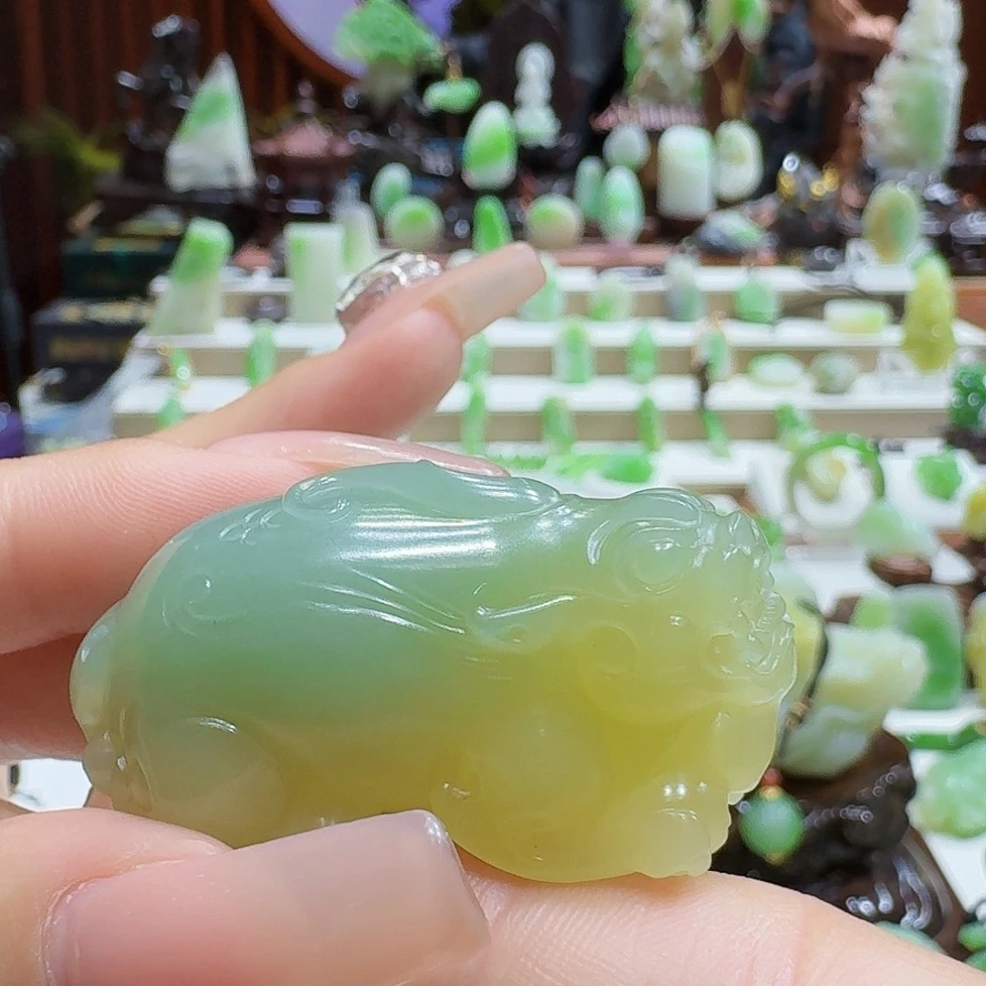 和田玉未镶嵌挂件蓝皮黄口貔貅