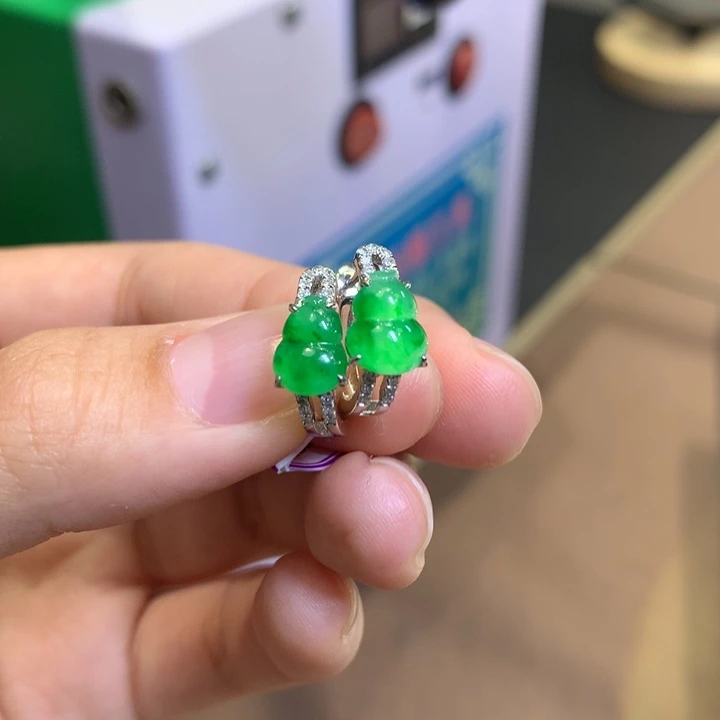 颈饰18K金镶嵌翡翠翡翠