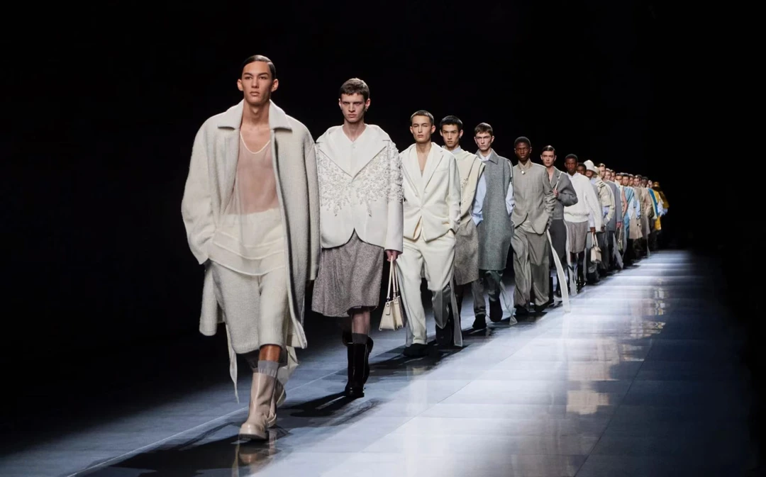 40号链接【太阳神眼】2025潮牌休闲百搭重磅洗水T恤纯棉8880