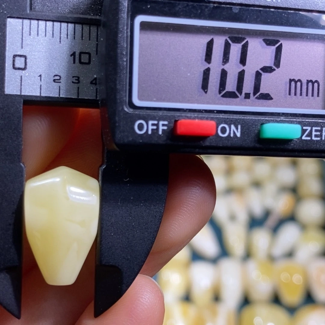 未镶嵌蜜蜡裸石配饰