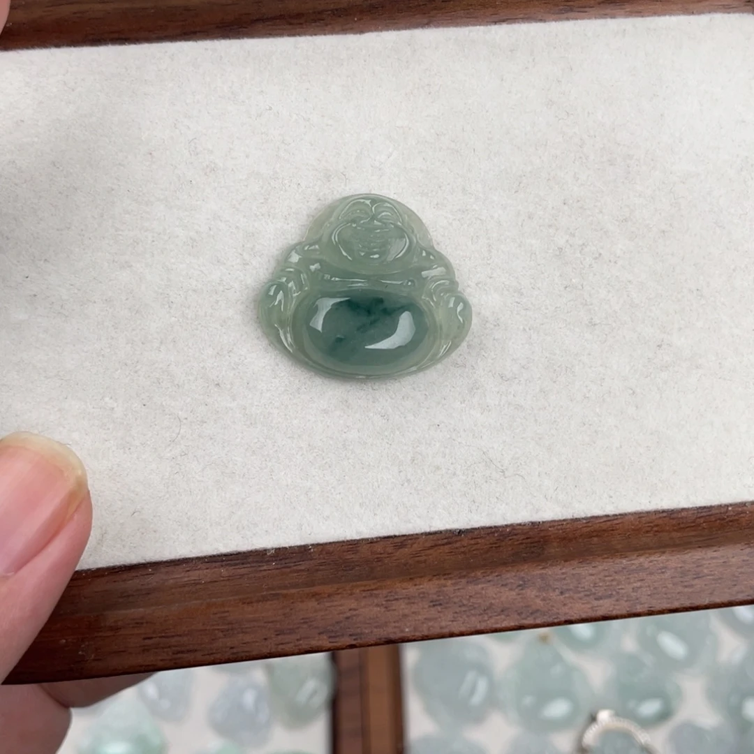 翡翠未镶嵌颈饰佛公