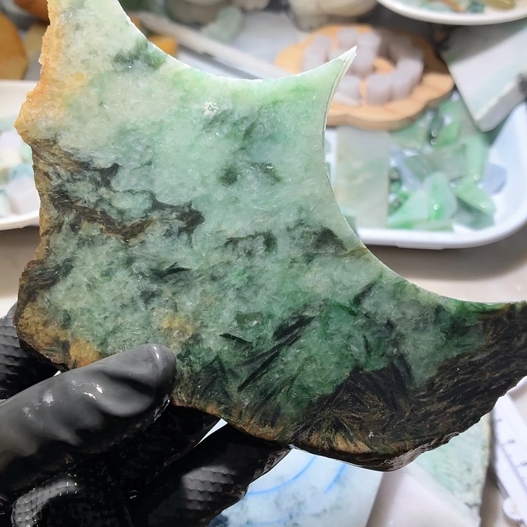 翡翠未镶嵌颈饰边角料
