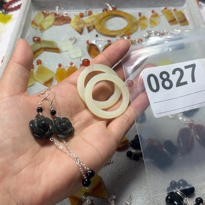 蘭***轩合金蛇纹石玉耳饰