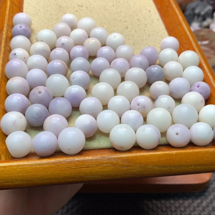 石英岩玉未镶嵌70珠子，微微
