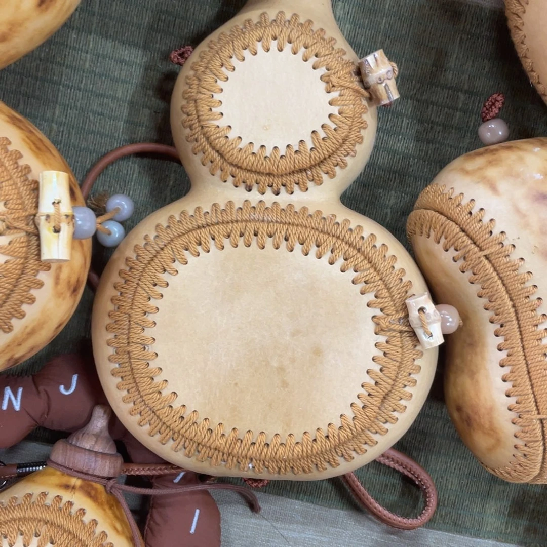 李***猫碳烤夹变葫芦包包