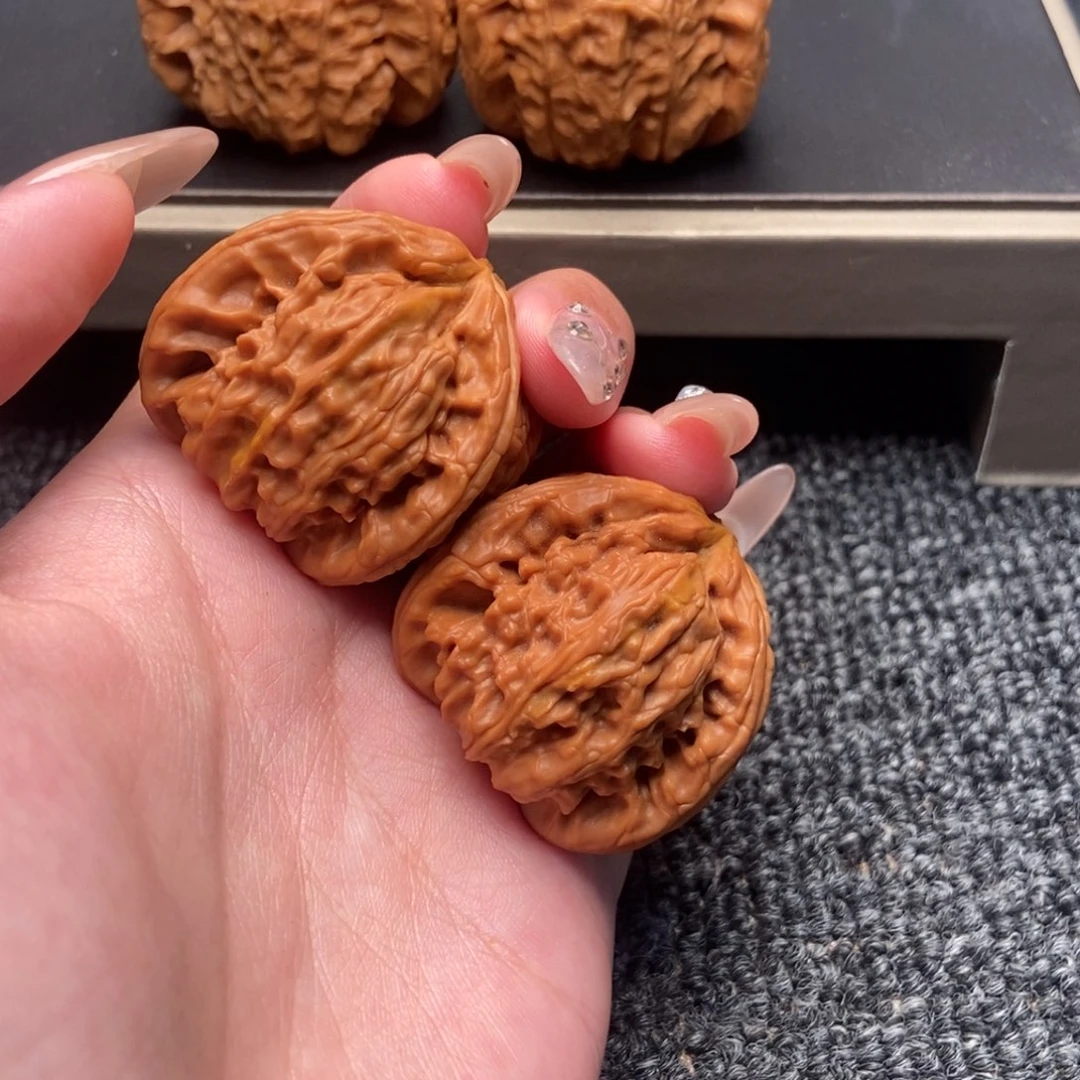 0***4木质类白狮子正奔
