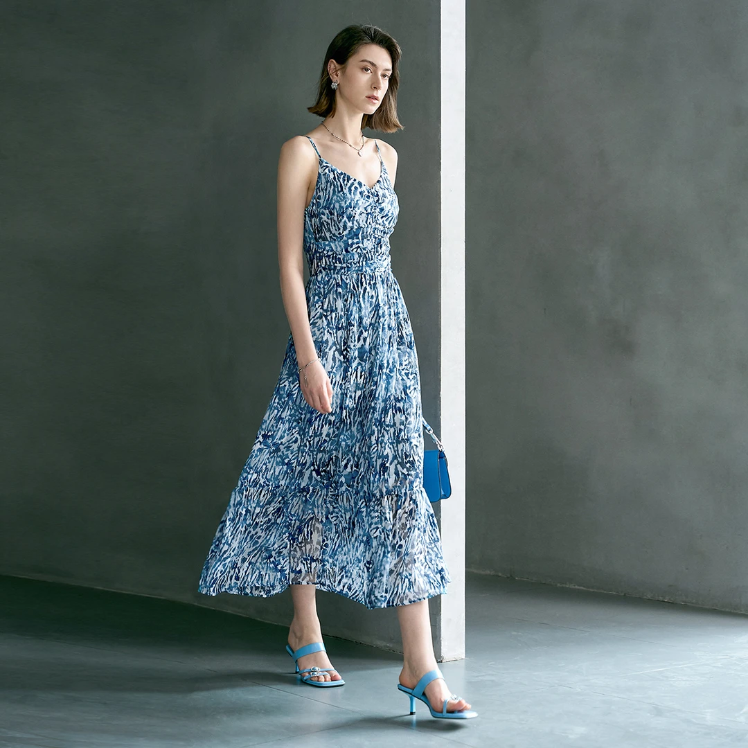 颜域法式复古碎花连衣裙女2025夏季收腰过膝度假风吊带长裙子0420