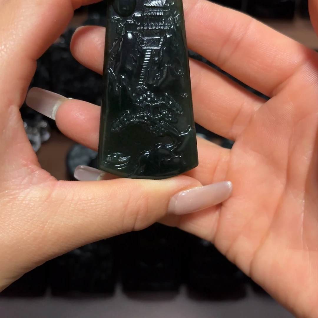 蛇纹石玉未镶嵌颈饰