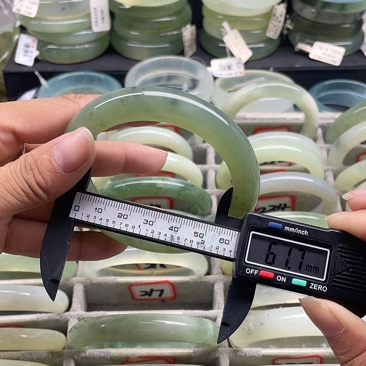蛇纹石玉未镶嵌手镯217
