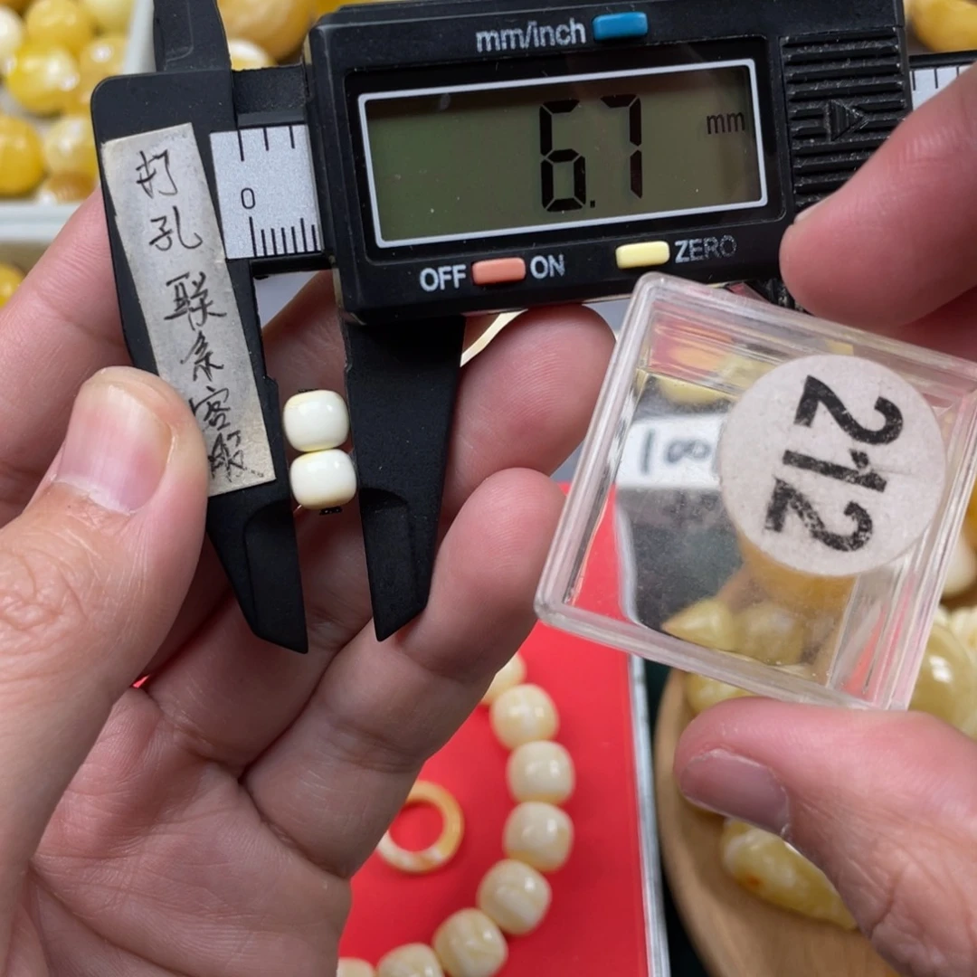 蜜蜡珠宝奇石未镶嵌