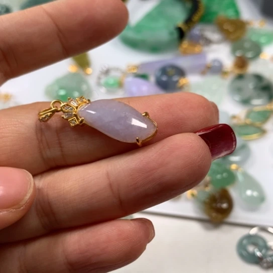 翡翠颈饰未镶嵌翡翠