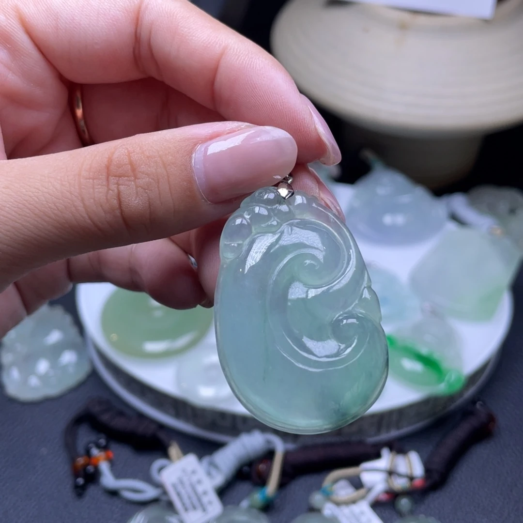颈饰未镶嵌翡翠