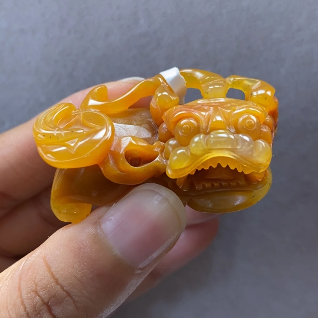 未镶嵌石英质玉（黄龙玉）颈饰